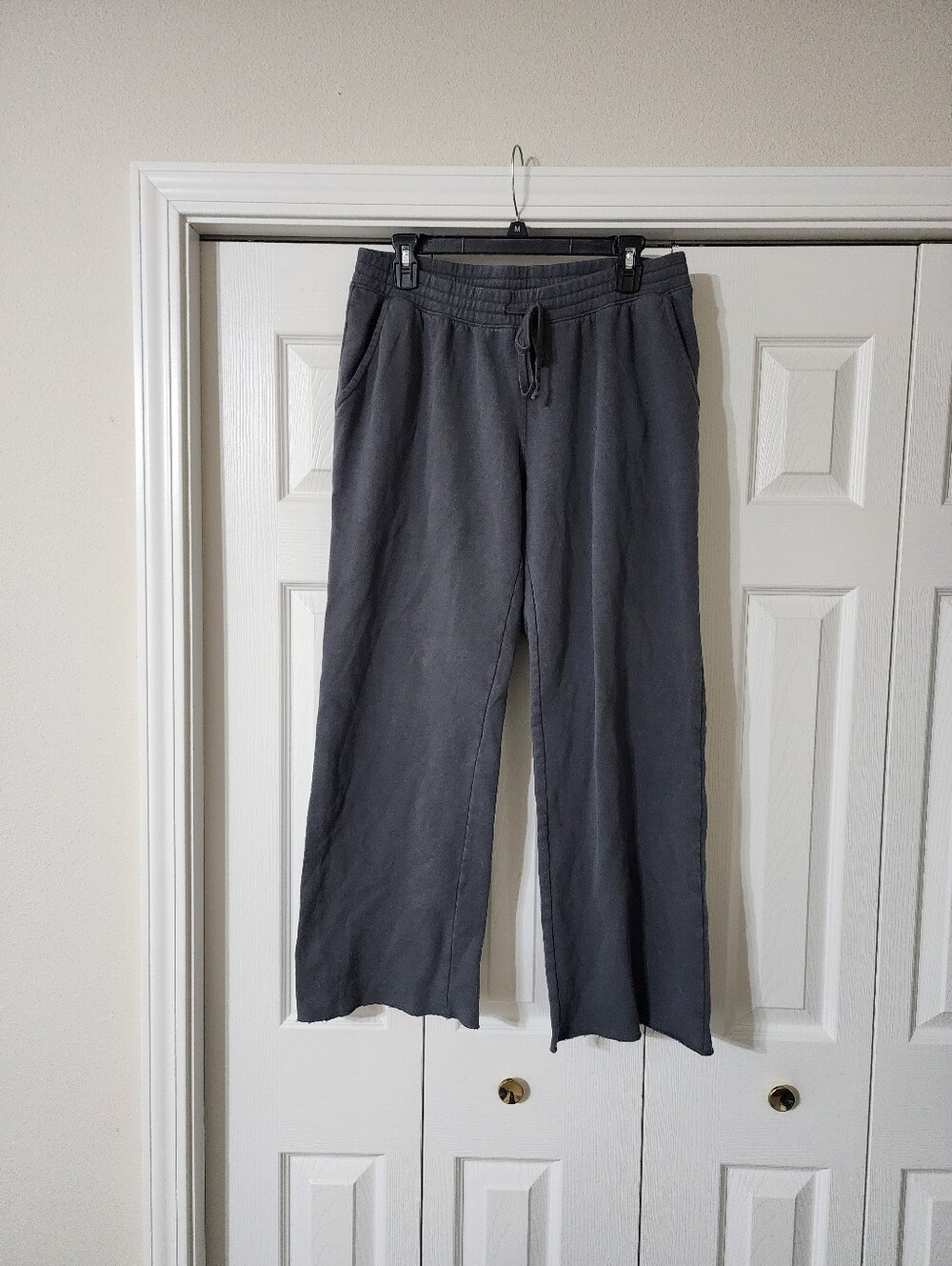 Hollister Mid-Rise Straight Leg Sweatpant